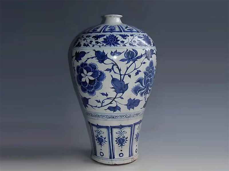 元青花缠枝牡丹纹梅瓶