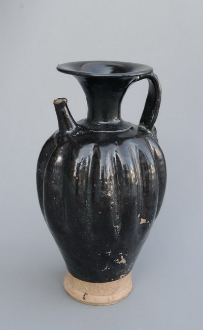 耀州窑瓜棱执壶（唐）